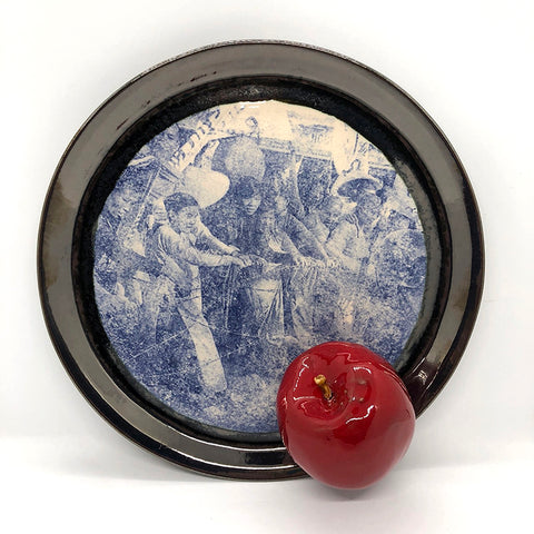Tatiana Baskakova, Silver plate and a little apple (2025)