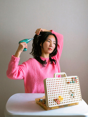 Heun Jung Kim, What are you holding with your hands? (2024)